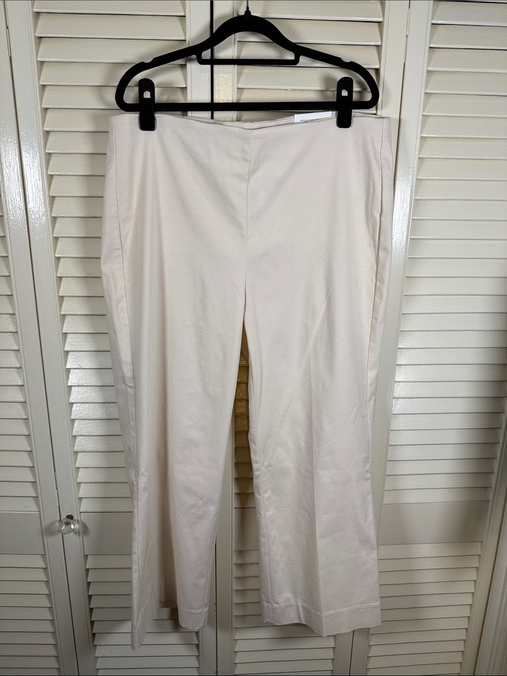 Chico's NWT So Slimming Juliet Kick Flare Pants Ivory Cream Off-White Size 2.5R